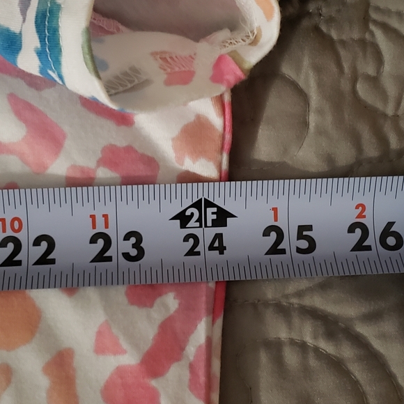 CLEARANCE RAINBOW LEOPARD V-NECK TEE - Picture 5 of 7